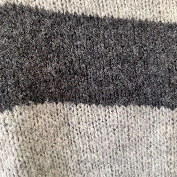 American Eagle Sweater - Picture 8 of 8